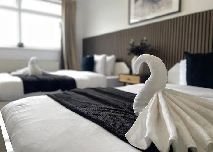 Апартаменти Spacious In Woodhouse Sleeps 9 Guests! *