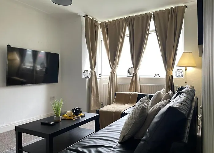 Spacious In Woodhouse Sleeps 9 Guests! * Лідс