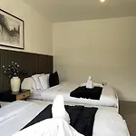 Spacious In Woodhouse Sleeps 10 Guests! Appartement Leeds (West Yorkshire)