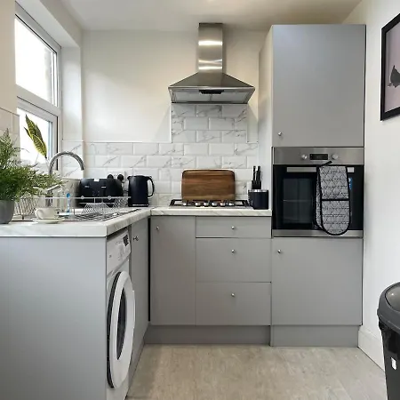 Spacious In Woodhouse Sleeps 10 Guests! Appartement
