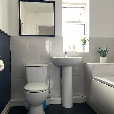 Apartament Spacious In Woodhouse Sleeps 9 Guests! Leeds (West Yorkshire)