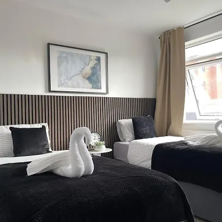 Appartement Spacious In Woodhouse Sleeps 10 Guests! *