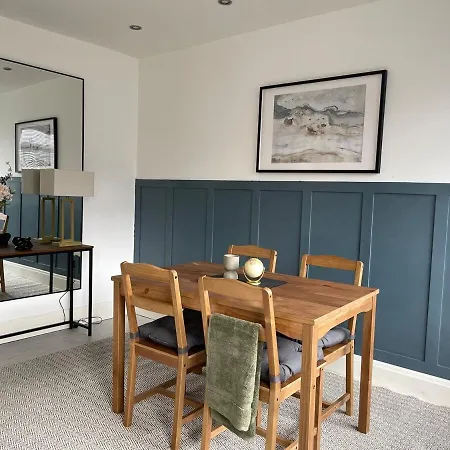 Spacious In Woodhouse Sleeps 10 Guests! Appartement