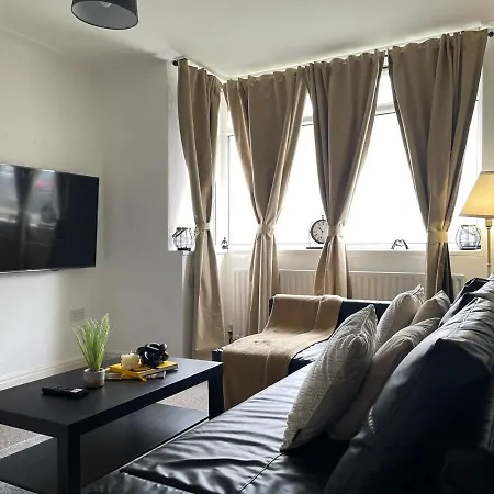 Spacious In Woodhouse Sleeps 9 Guests! * Leeds (West Yorkshire)