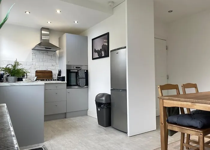 Spacious In Woodhouse Sleeps 9 Guests! Apartamento *