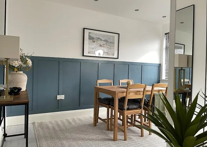 Spacious In Woodhouse Sleeps 9 Guests! * Leeds (West Yorkshire)