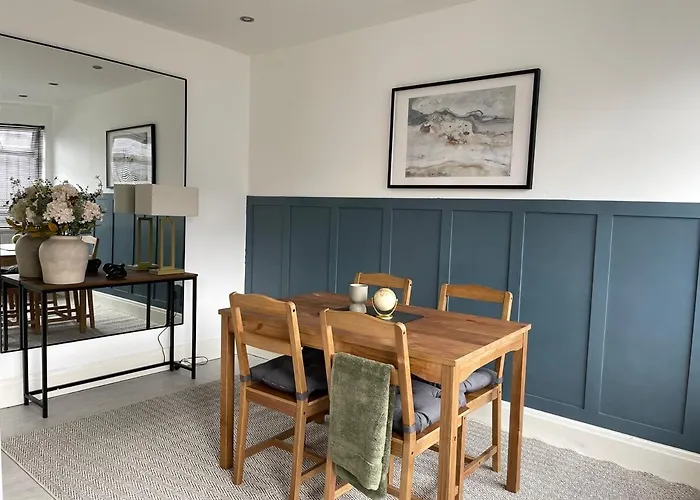 Spacious In Woodhouse Sleeps 9 Guests! Apartamento